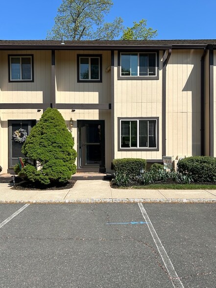 Building Photo - 116 Chelsea Way