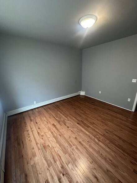 Building Photo - 558 Bloomfield Ave