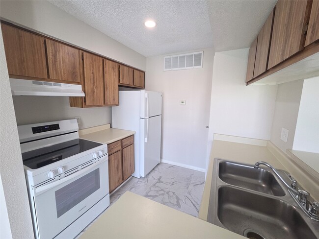 Building Photo - 250 El Dorado Blvd