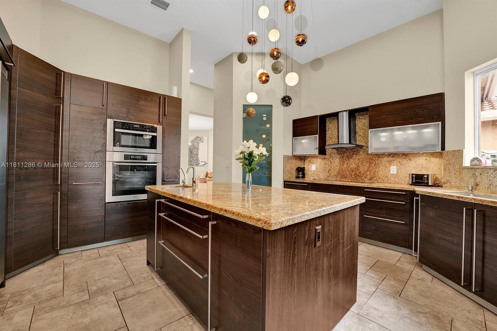 Building Photo - 5050 SW 166th Ave