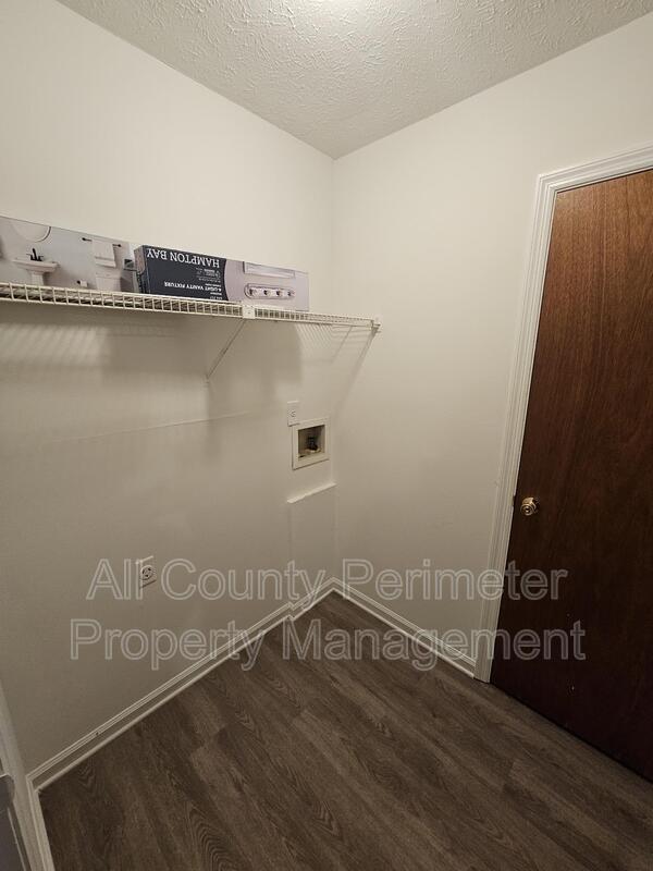 Building Photo - 2460 Washington St