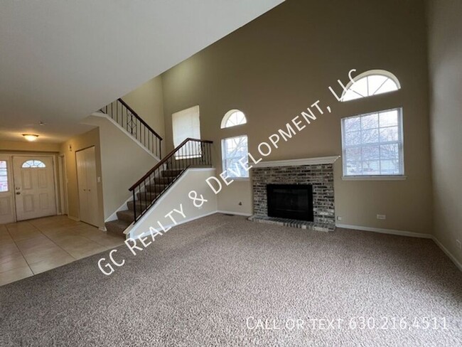 Building Photo - ** 3 BEDROOM / 2.5 BATH / END UNIT / SS AP...