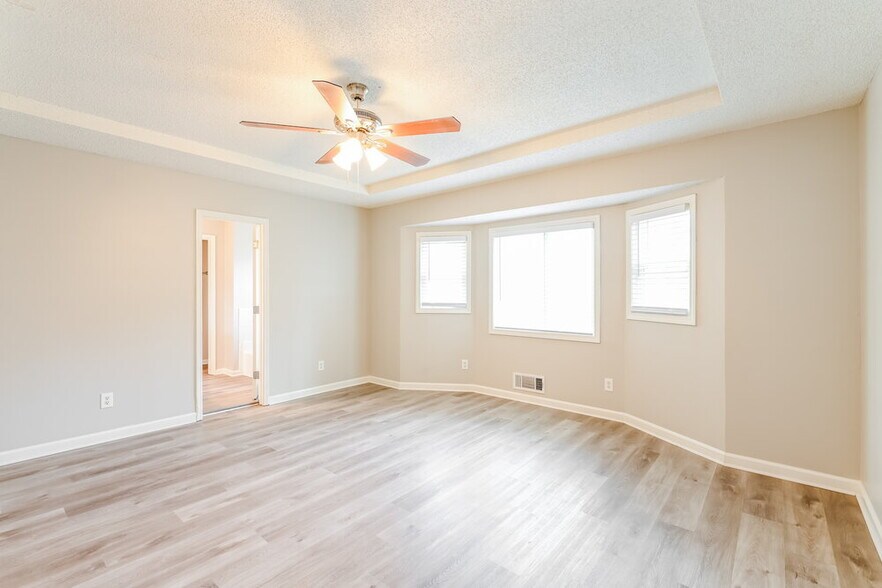 Building Photo - 5767 Riverside Dr