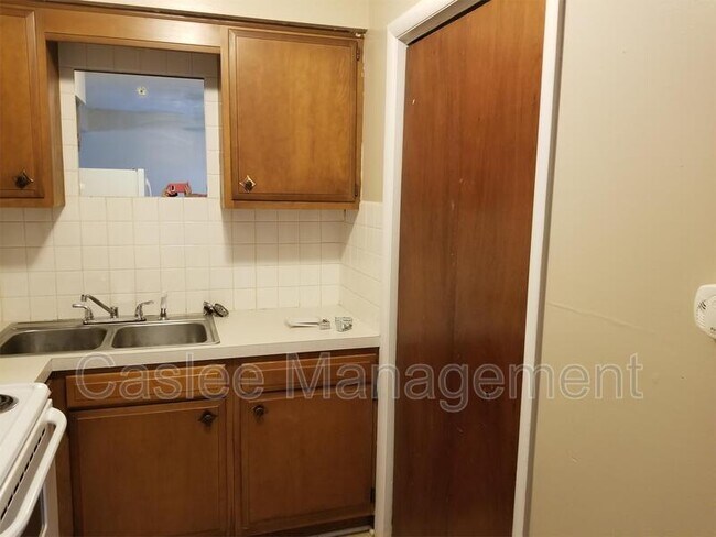 Building Photo - 1245 Overbrook Dr
