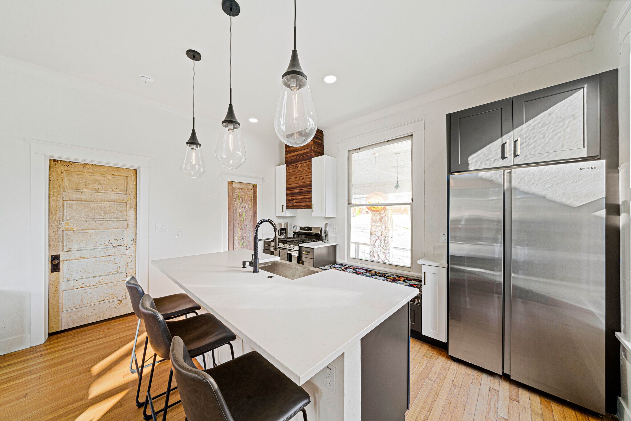 Building Photo - 540 Adams St