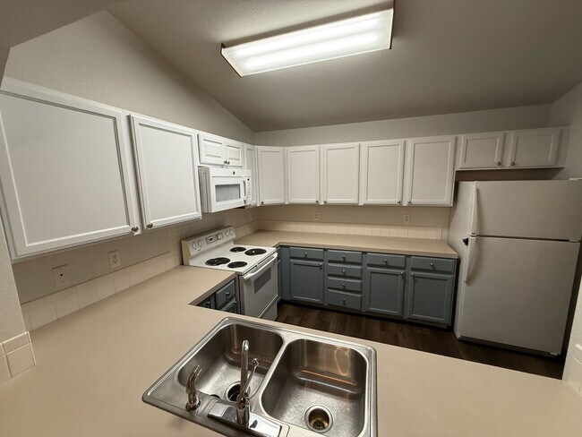 Building Photo - 2114 Water Blossom Ln