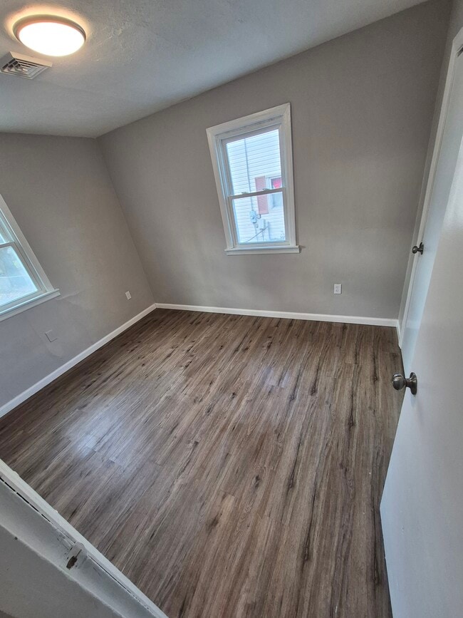 Building Photo - 658 Virginia Ave