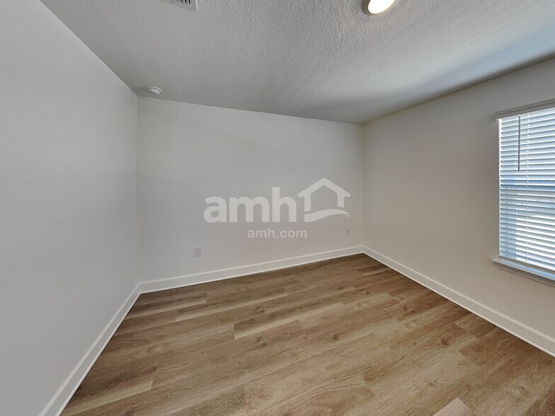 Building Photo - 3013 20th Ave W