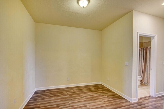 Building Photo - 10385 Wellington Parc Dr