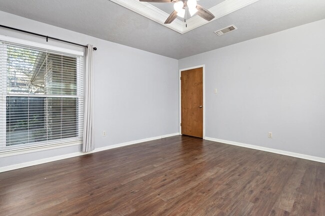 Building Photo - 6760 Gladys Ave