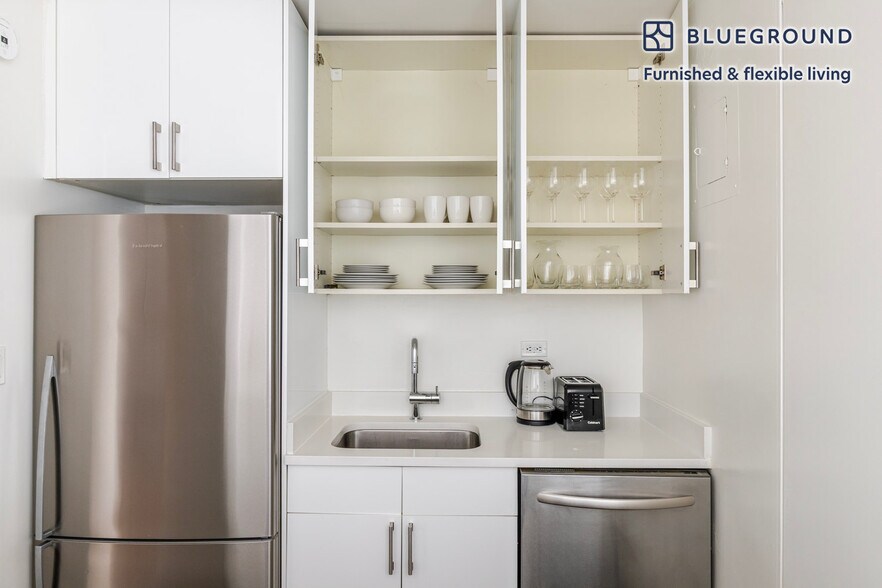 Building Photo - 279 E 44th St