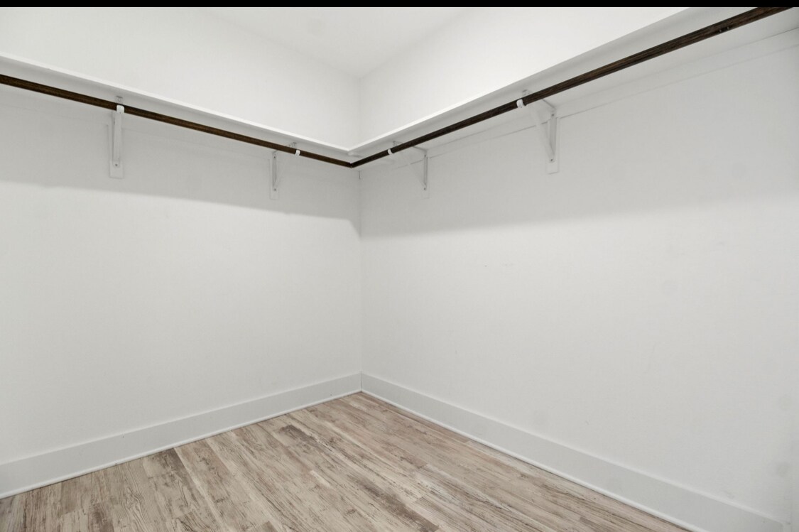 Building Photo - 13050 Hartung Ave