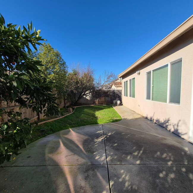 Building Photo - Spacious 3 Bedroom home with office in South Elk Grove.  Nice Home!