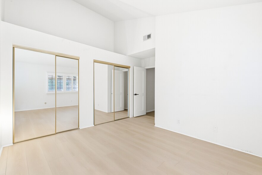 Building Photo - 4345 Canoga Ave