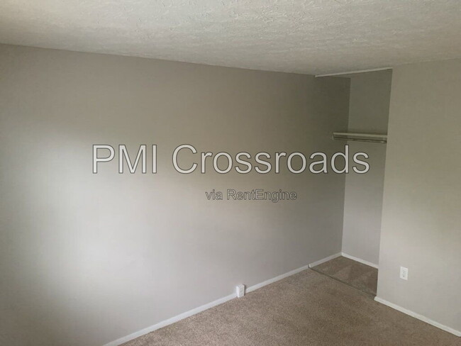 Building Photo - 7490 Stonetrail Way