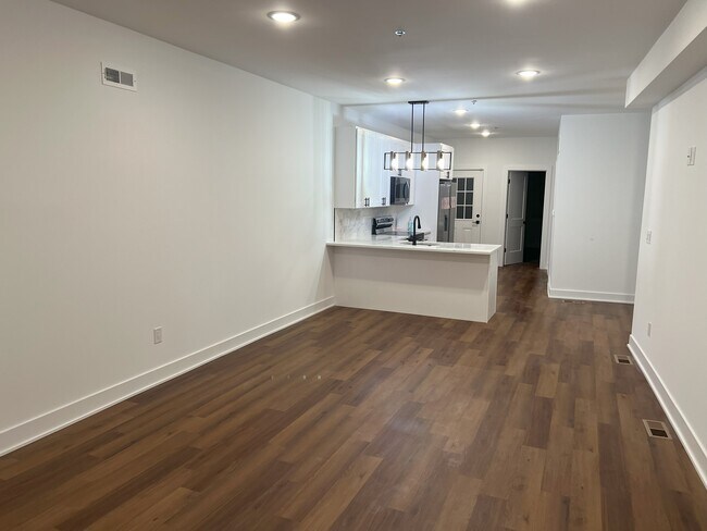 Building Photo - 2554 Frankford Ave