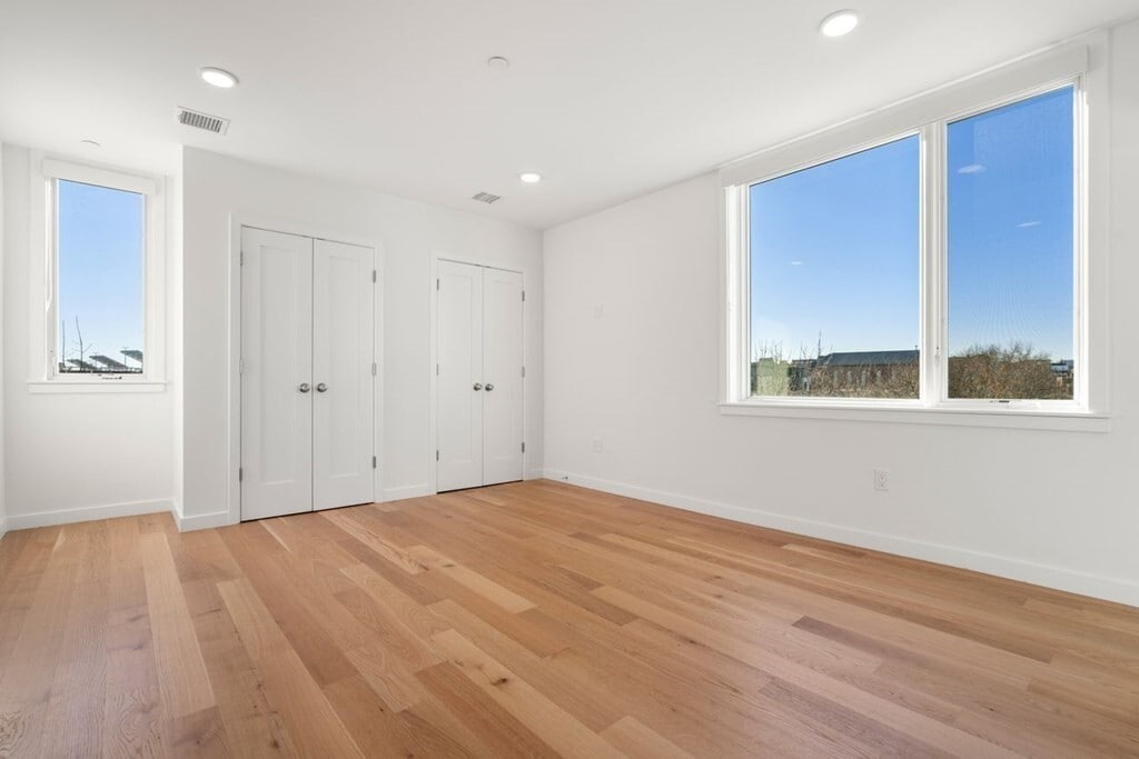 Building Photo - 175 Gove St