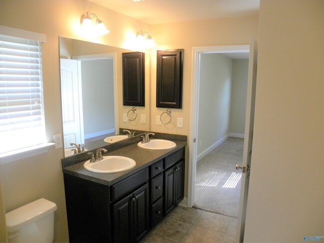 Building Photo - 202 Ashbrook Cir