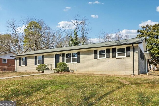 Building Photo - 2219 Lisa Dr SE