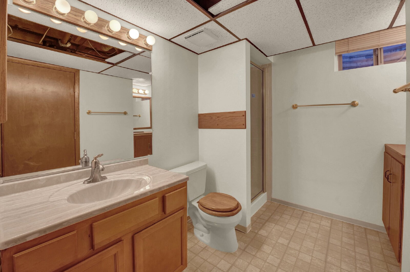 Building Photo - Updated 4-Bedroom Home in DTC – Vaulted Ce...