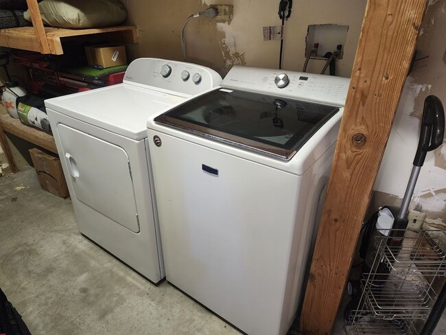 Building Photo - Beautiful Lower Level Studio apartment loc...