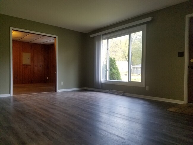 Building Photo - Three Bedroom Ranch in Northeast Grand Rapids