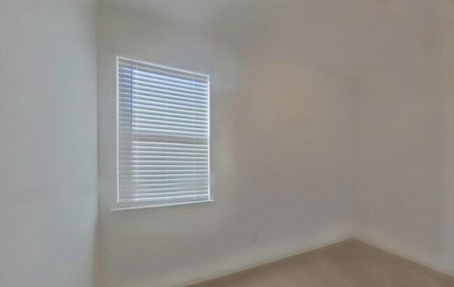 Building Photo - Bright, Spacious, and Ready to Call Home — 4 Bedrooms