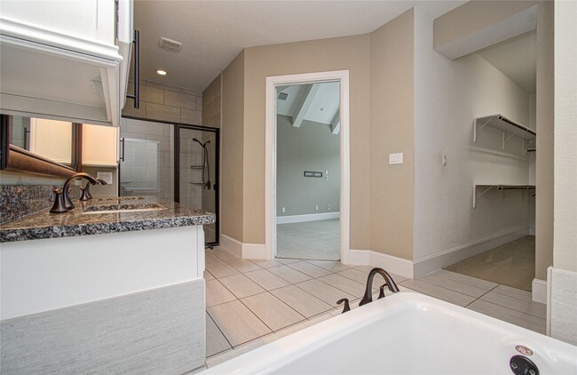 Building Photo - 2403 Orchard Way