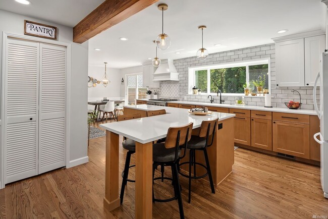 Building Photo - Gourgues Timberline house