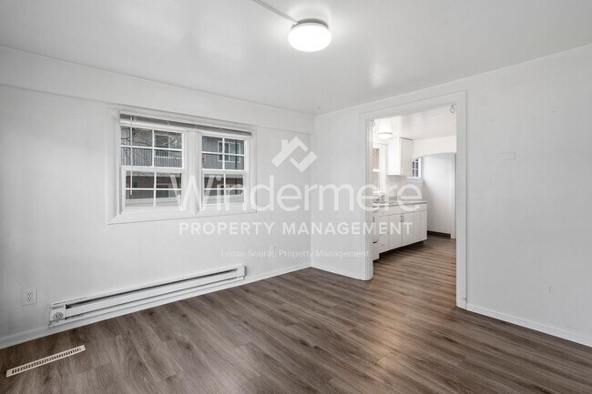 Building Photo - 1425 W 8th Ave