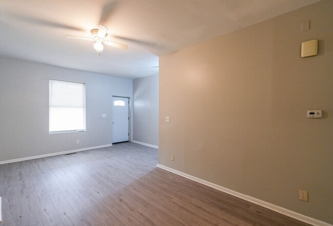 Building Photo - Newly renovated 6 bedroom 2.5 bath in Carroll Park Area