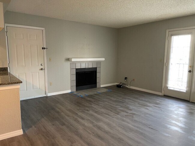 Building Photo - 2550 N Alafaya Trail