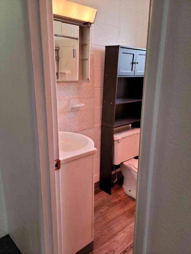 Building Photo - Centrally Located 2 Bedroom Townhouse