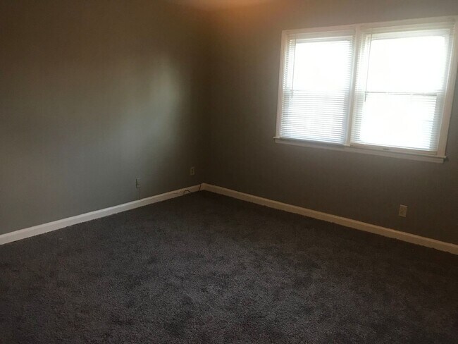 Building Photo - 2 Bedroom Near Downtown Charlotte
