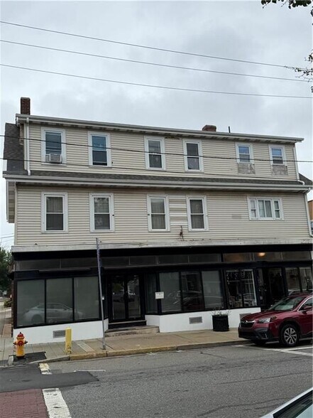 Building Photo - 208 Warren Ave