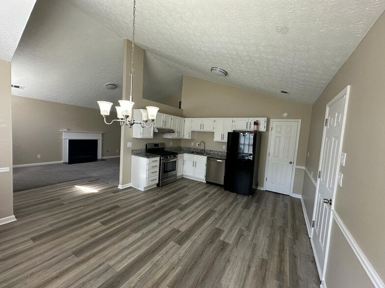 Building Photo - 10629 Pine Forest Ln