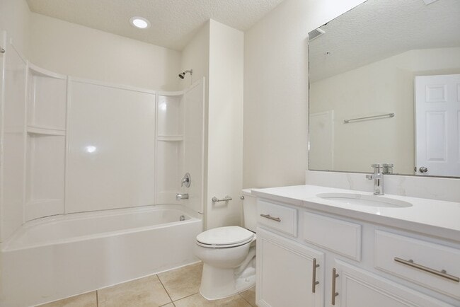 Building Photo - Beautiful 3/2.5 Spacious Townhome with 1 Car Garage in the Gated Community of Jackson Park - Orla...