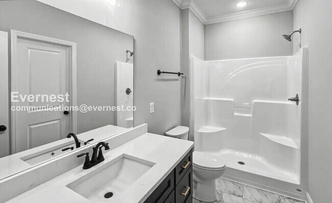 Building Photo - 2 Bed/2 Bath Townhome with Off-Street Parking / Pet-Friendly / Available Now!