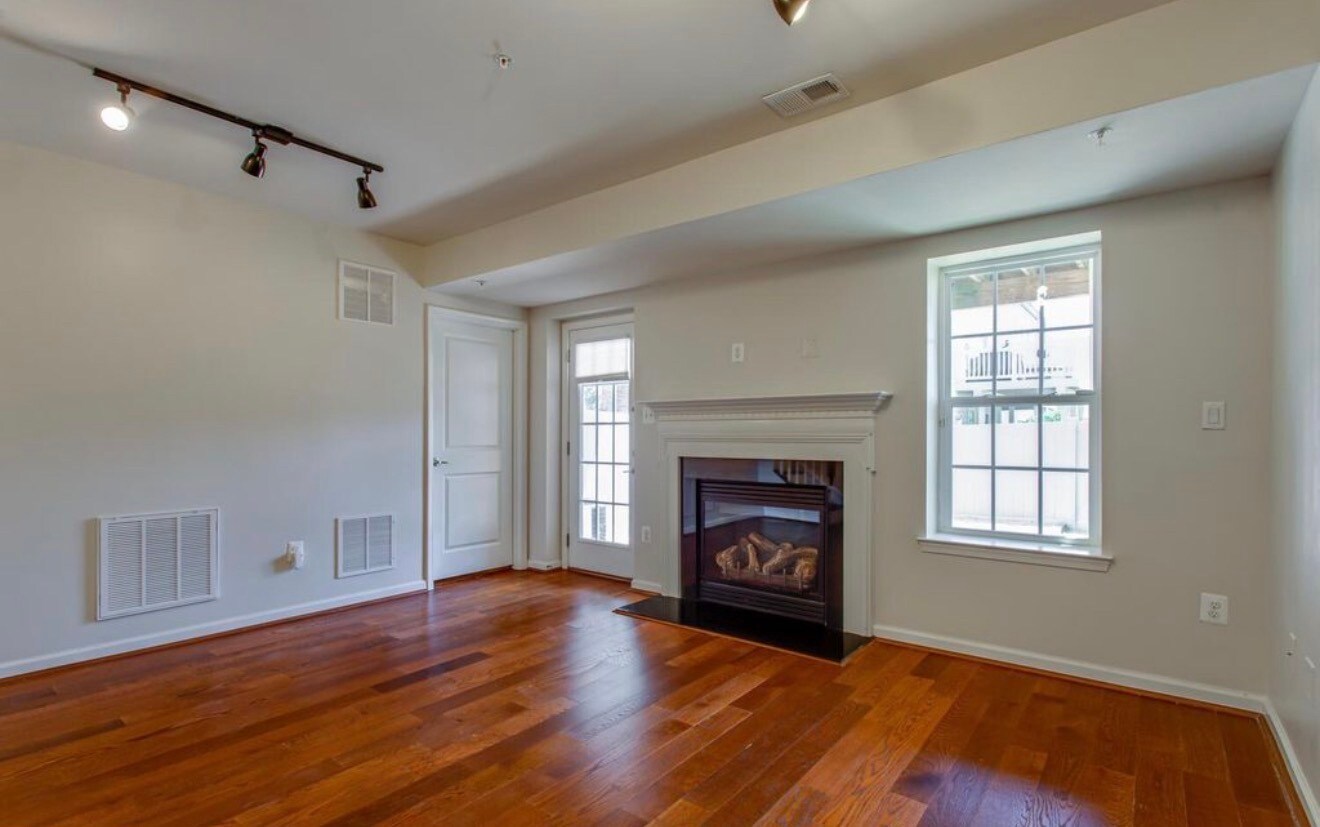 Building Photo - 3223 Careysbrook Ct