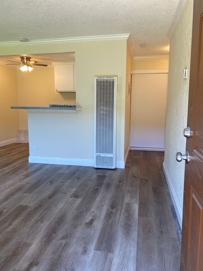 Building Photo - Welcome to SkyView Villa & Somerset Apartments!