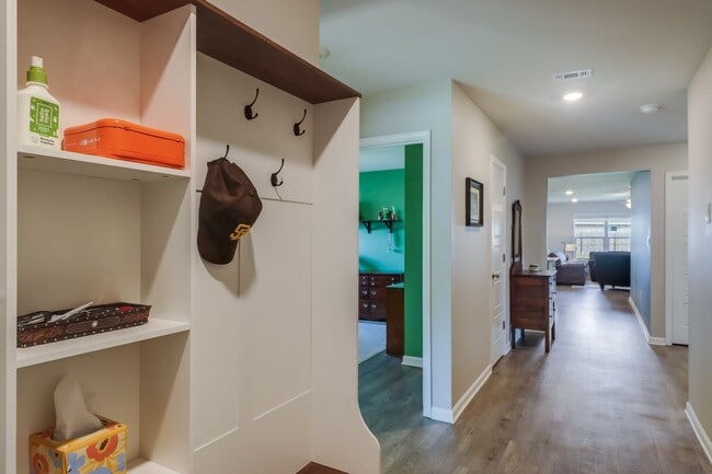 Building Photo - Beautiful 4 bed 2 bath