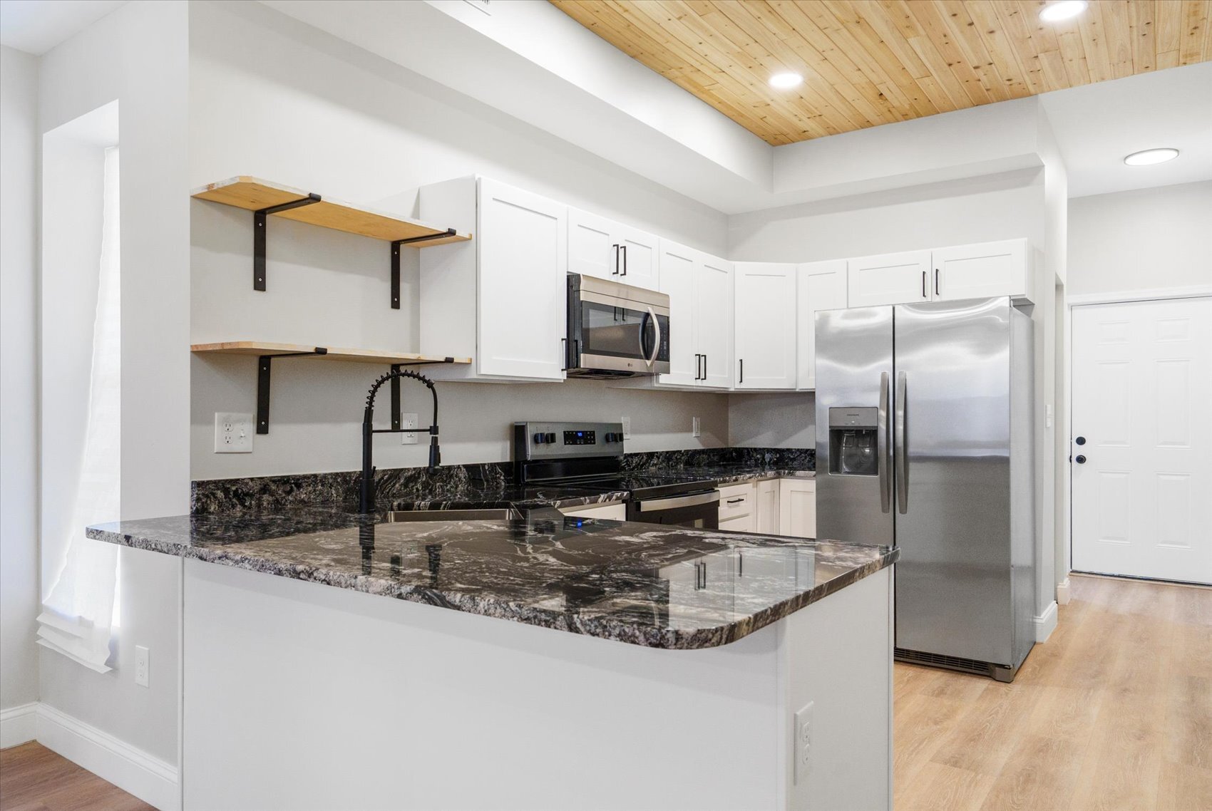 Building Photo - 1415 E Lanvale St