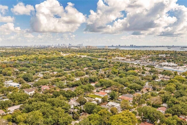 Building Photo - 320 NE 88th St