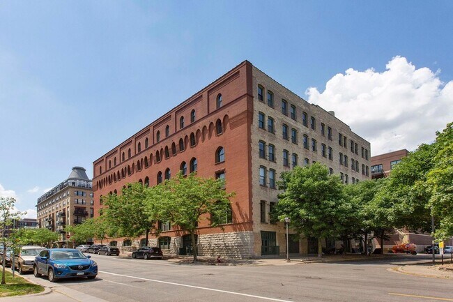 Building Photo - 400 N 1st St