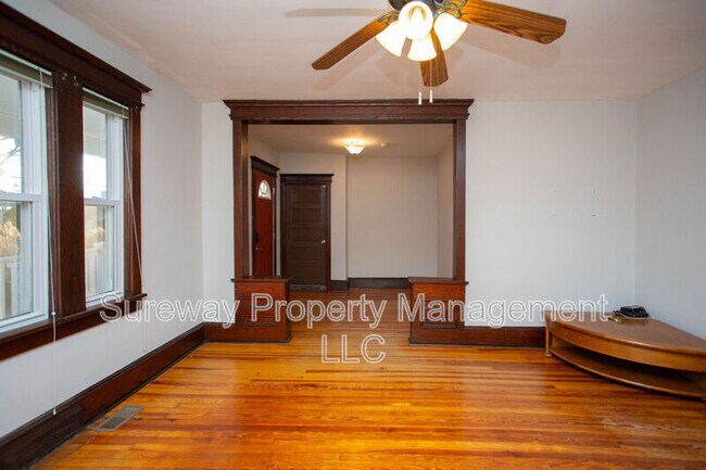 Building Photo - 5753 Rogers Ave