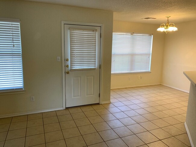 Building Photo - 2/2.5/1   Carpet only on Stairs /Large Fen...