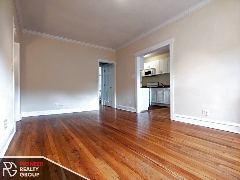 Building Photo - 736 W Addison St