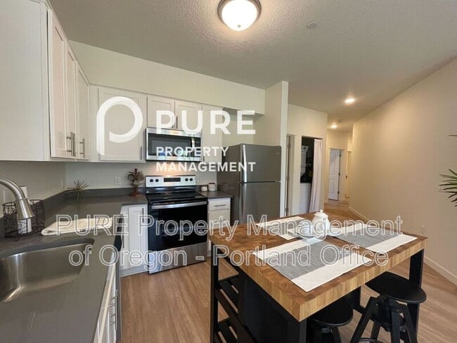 Building Photo - 22025 NE Halsey St