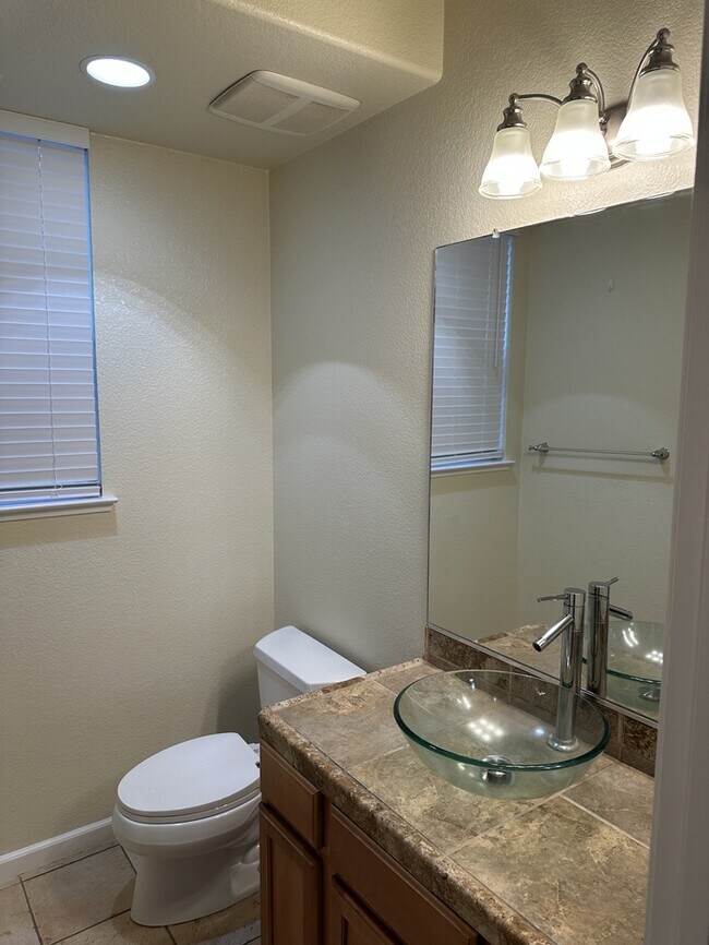 Building Photo - Lathrop 5 Bedroom 3 Bathroom Home