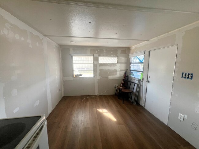 Building Photo - 616 Cortez Rd W